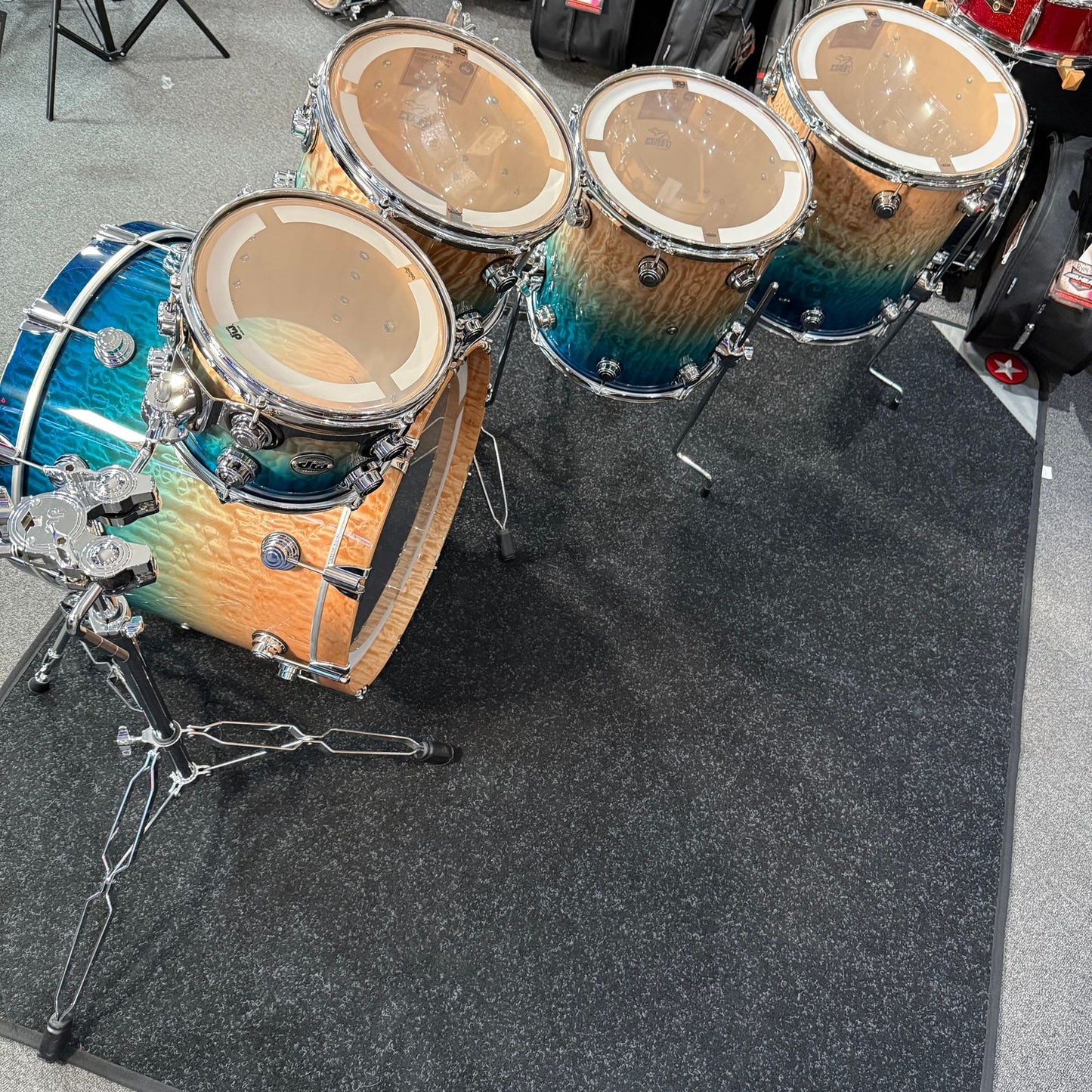 ~WOW!~ DW Collector's Series 333 Pure Maple 5-Piece 10/12/14/16/22 Drum Kit Set in Malibu Fade over Exotic Super Quilted Maple w/ Chrome Hardware