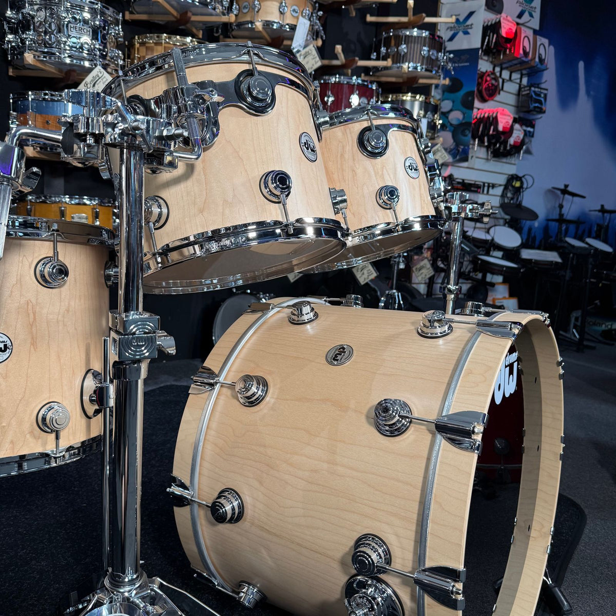 ~WOW!~ DW Collector's SonicPly Maple/Aluminum 7-Piece 10/12/13/14/15/16/22 Drum Kit Set in Natural Satin Oil over Figured Maple with Chrome Hardware (Rm4)