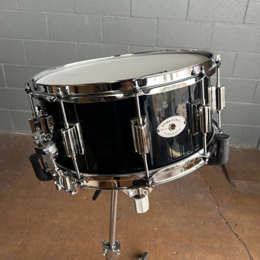 Rogers Dyna-Sonic Beavertail 6.5x14" Snare Drum in Piano Black Lacquer