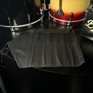 Bolsa de cuero de lujo para baquetas hecha a mano de Bentley's Drum Shop en gamuza negra