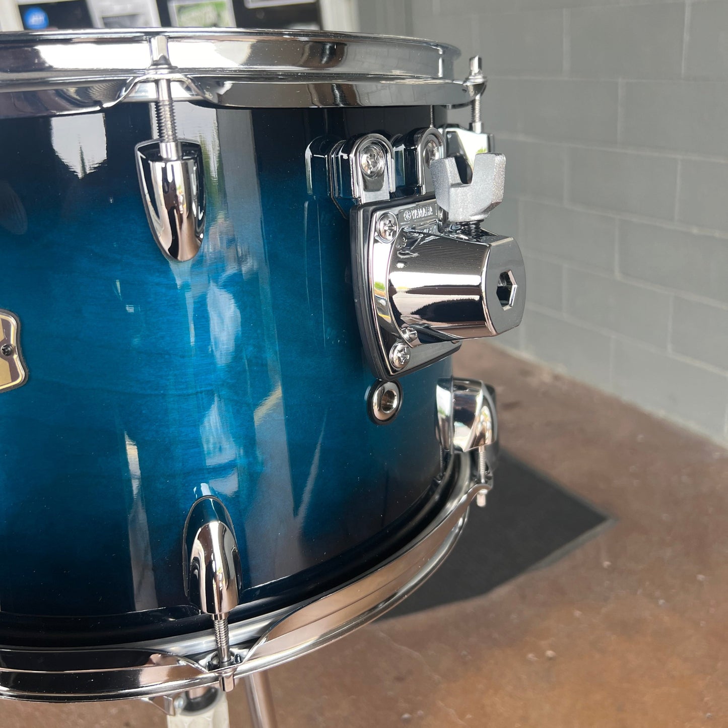 Tom de rack Yamaha SBT1309-DUS Stage Custom Birch de 9 x 13" en color azul intenso Sunburst