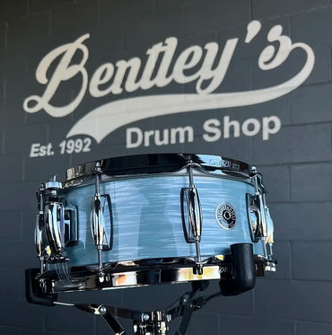 Caisse claire Gretsch Brooklyn 5,5 x 14" en blanc Oyster vintage avec filtre Lightning