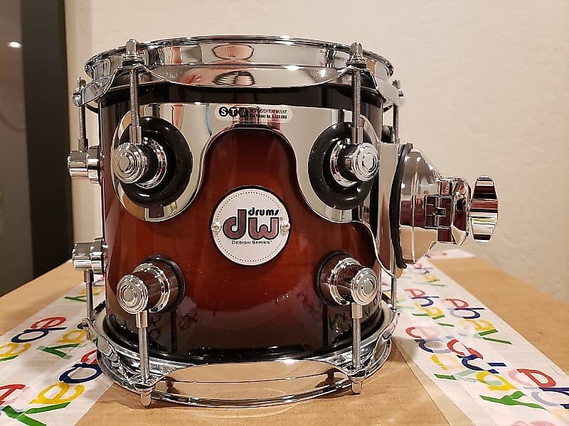 Tom de rack de la serie Design de 7 x 8" de DW en laca Tobacco Burst