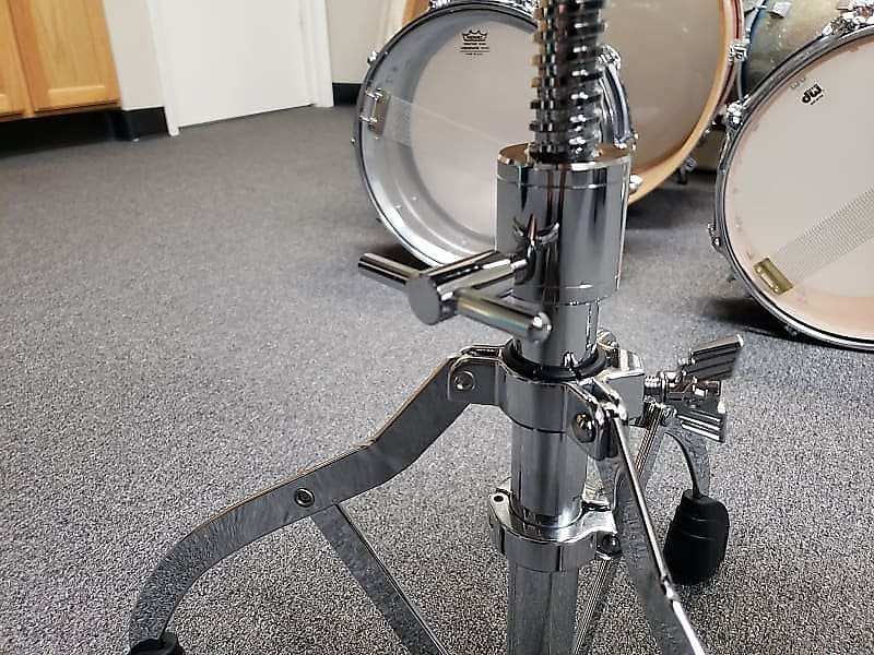 Base à pied simple en forme de cygne pour trône Dynomatic RDH8 de Rogers