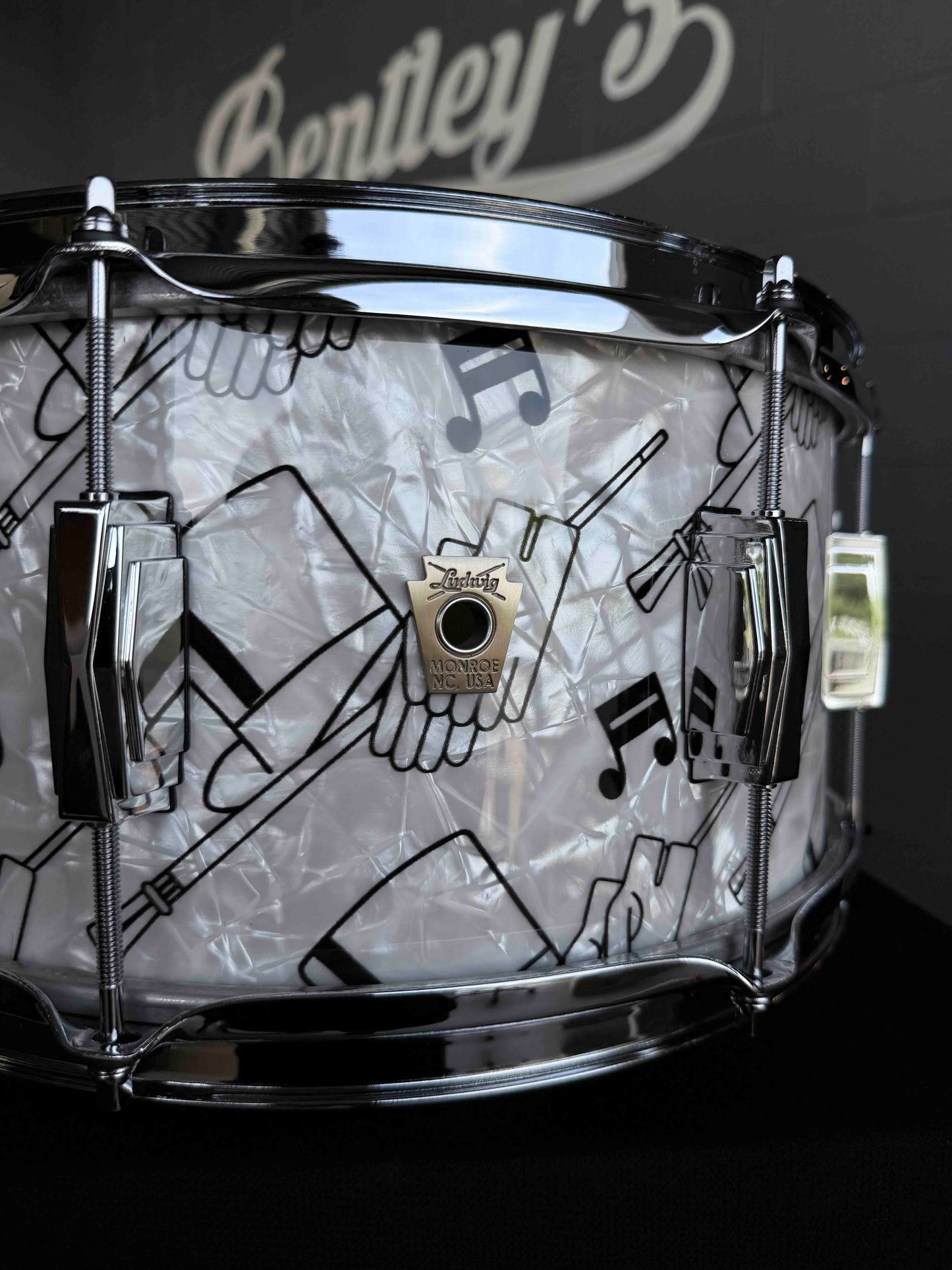 ~BENTLEY'S EXCLUSIVE!~ Ludwig Classic Maple 6.5x14 Snare Drum in Top Hat & Cane White Marine Pearl w/ Imperial Lugs