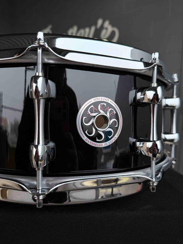 Sakae Maple 5.5x14 Snare Drum in Piano Black Gloss