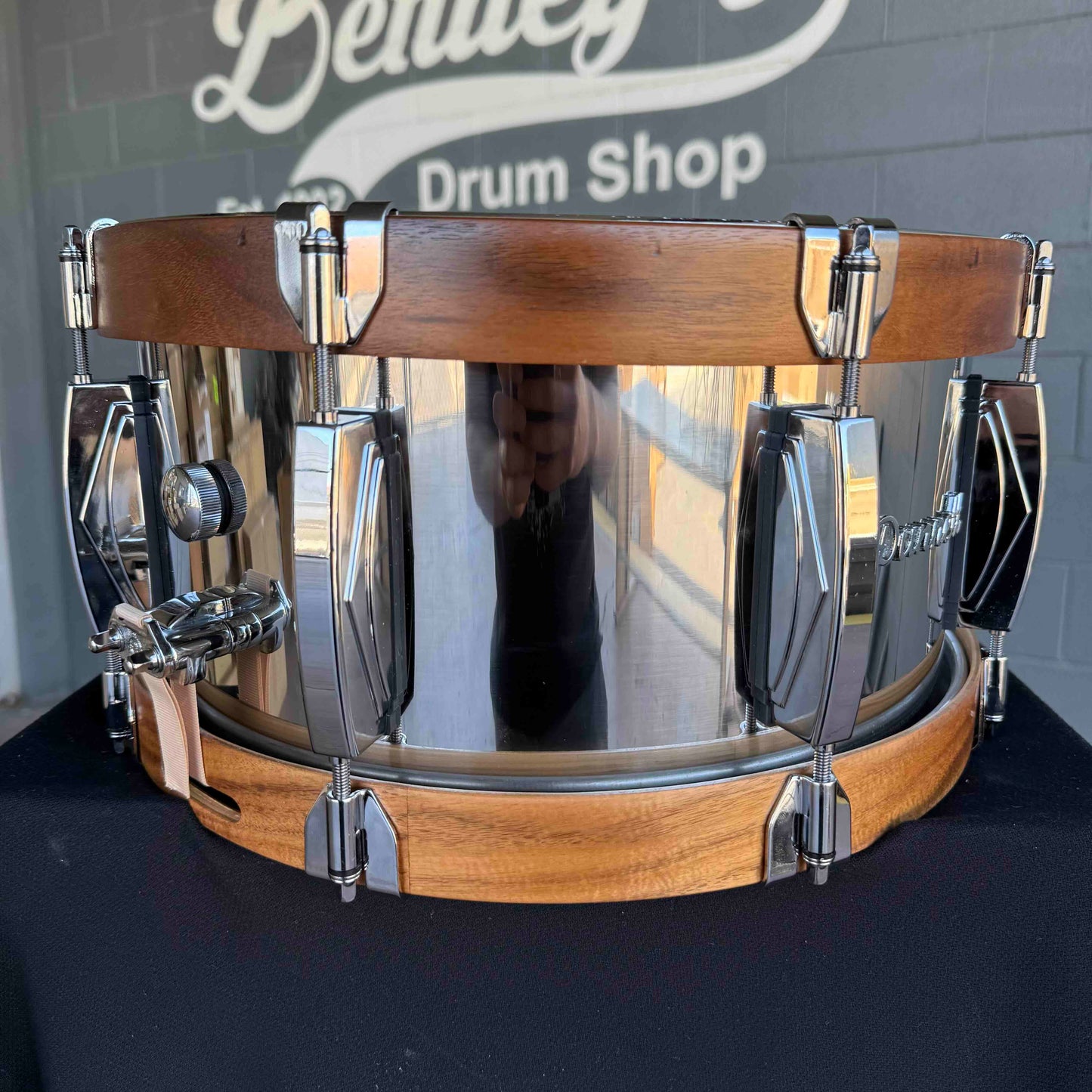 Dunnett Classic SS Polished Stainless Steel 7x14 Snare Drum with Deko Lugs, Acacia MetalWood Hoops & Case