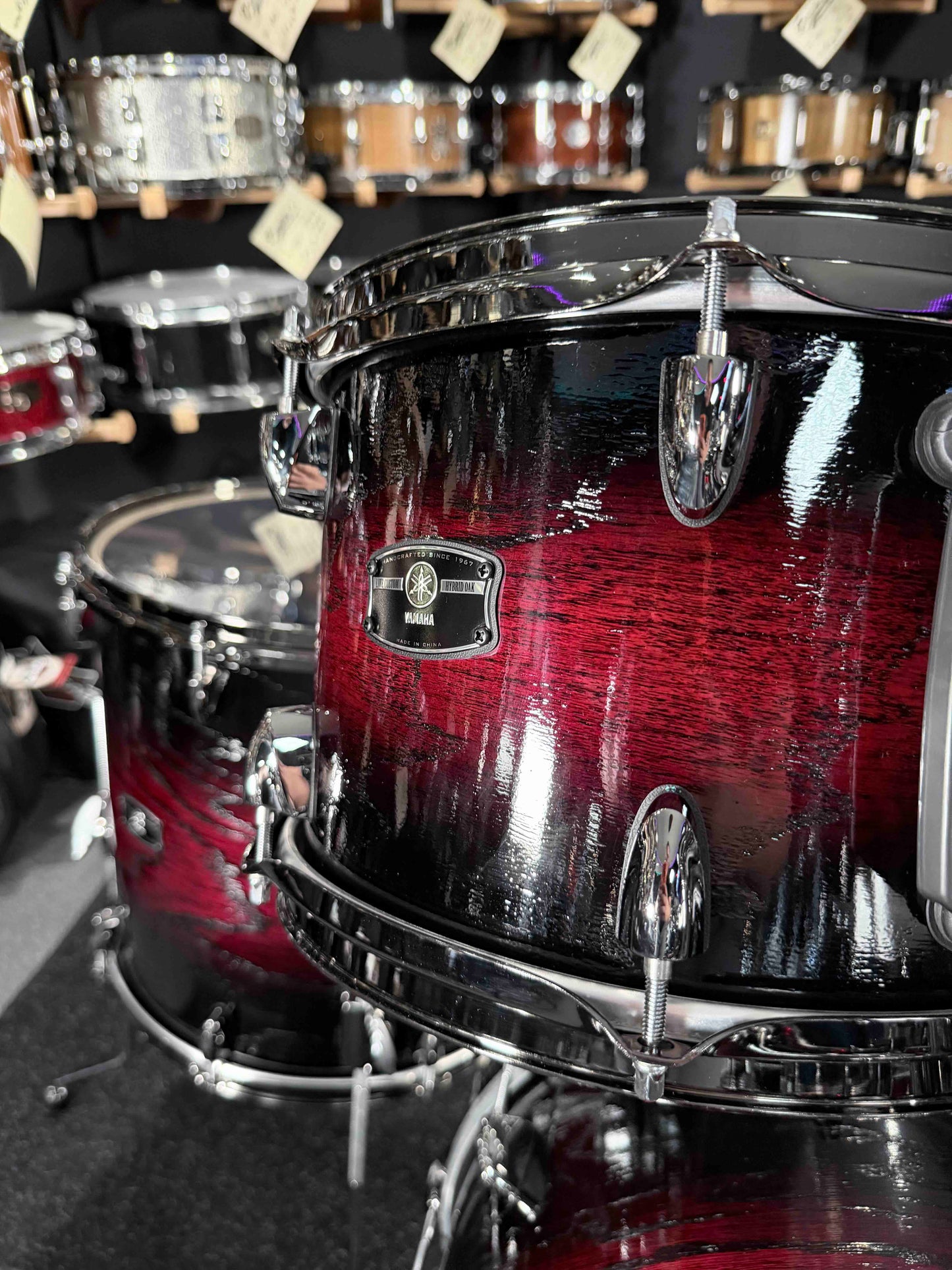 ~NEW~ Yamaha Live Custom Hybrid Oak 4-Piece 10/12/16/22 Drum Kit Set in UZU Magma Sunburst with Black Nickel Hardware