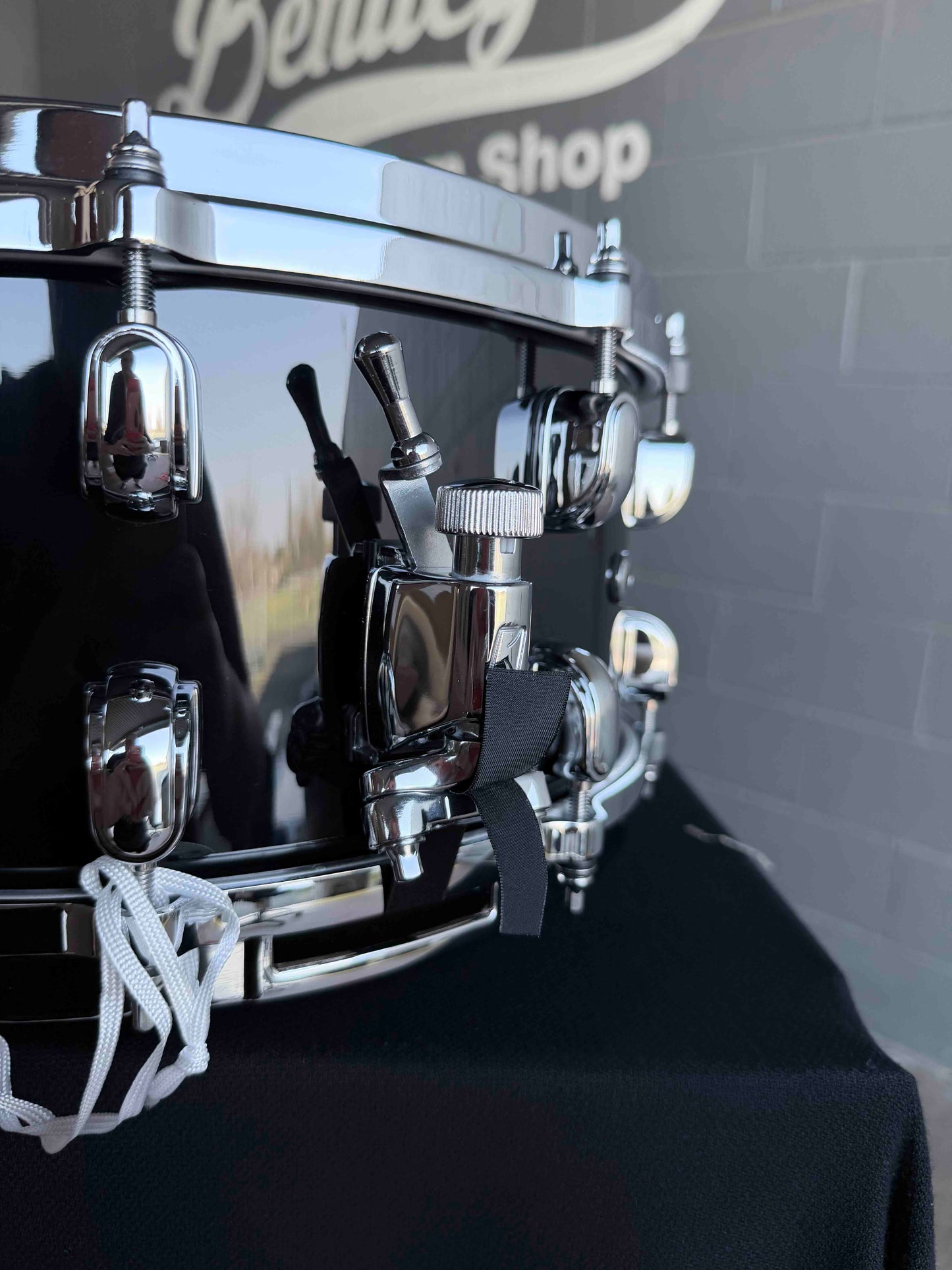 TAMA Starclassic Maple 6.5x14 Snare Drum in Piano Black Gloss Lacquer w/ Chrome Hardware