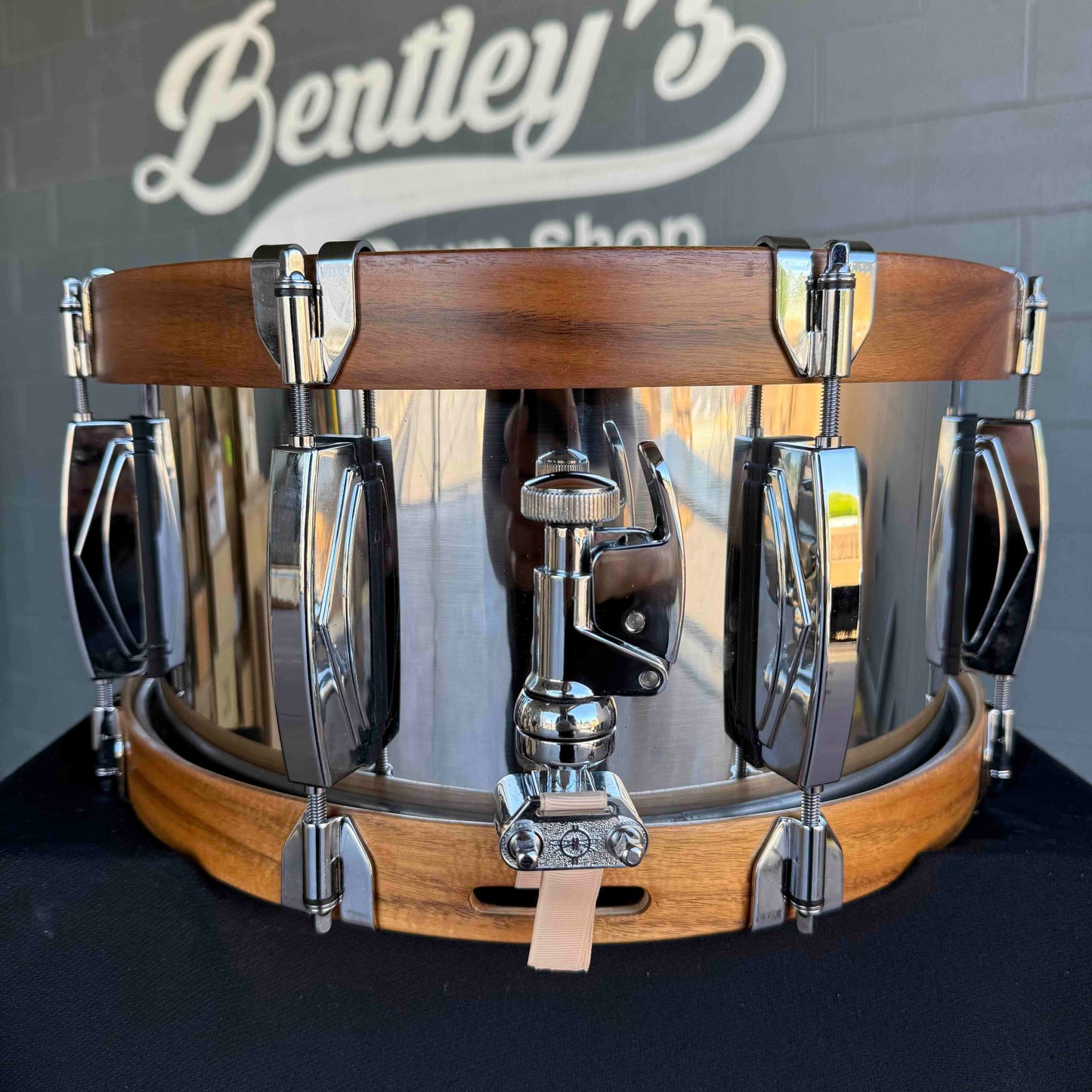 Dunnett Classic SS Polished Stainless Steel 7x14 Snare Drum with Deko Lugs, Acacia MetalWood Hoops & Case