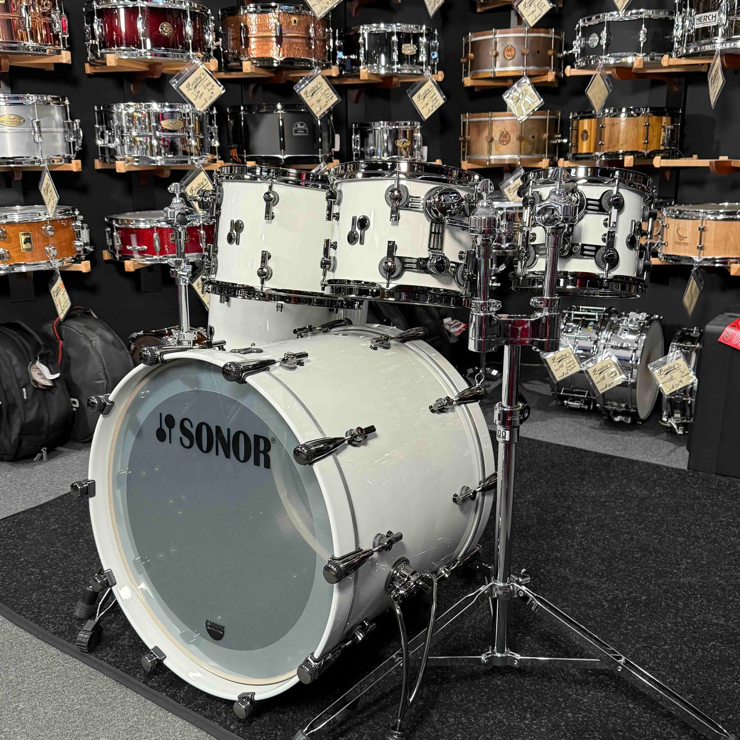 ~WOW!~ Sonor SQ2 Medium Beech 6-Piece 8/10/12/14/16/22 Drum Kit Set in Papyrus White Lacquer & Black Semi-Gloss Interior with Ruthenium Black Nickel Hardware