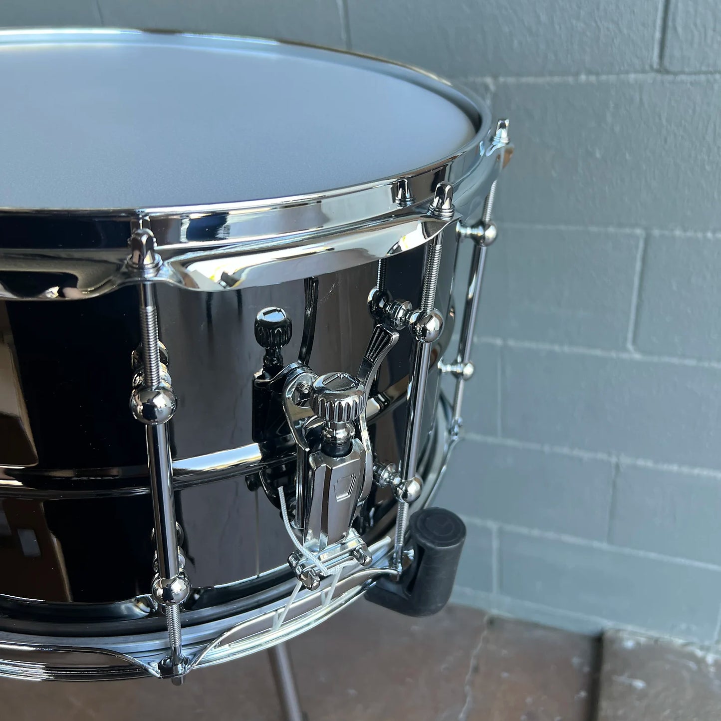 Ludwig LU0814C Universal 8x14" Black Nickel over Brass Snare Drum with Chrome Hardware