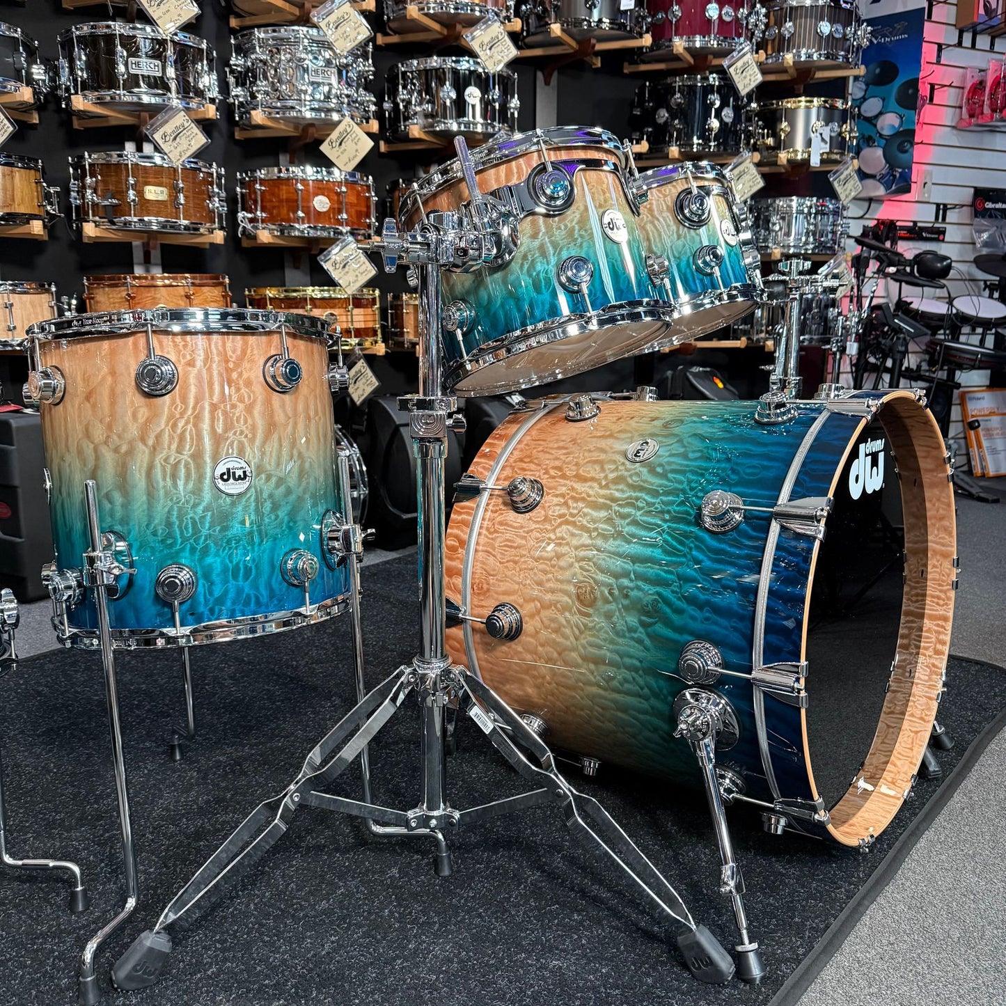 ~WOW!~ DW Collector's Series 333 Pure Maple 5-Piece 10/12/14/16/22 Drum Kit Set in Malibu Fade over Exotic Super Quilted Maple w/ Chrome Hardware