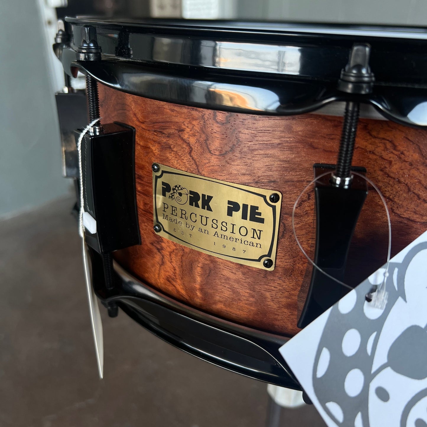 Caisse claire Pork Pie USA Custom 5,5 x 14 po 10 plis en bubinga pur avec matériel noir et satin matelassé