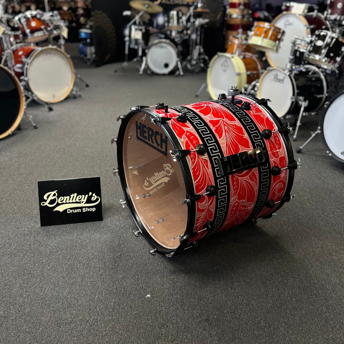 Grosse caisse Tambora Herch Percussion 20x24" en noir anodisé et rouge avec ÉTUI GRATUIT