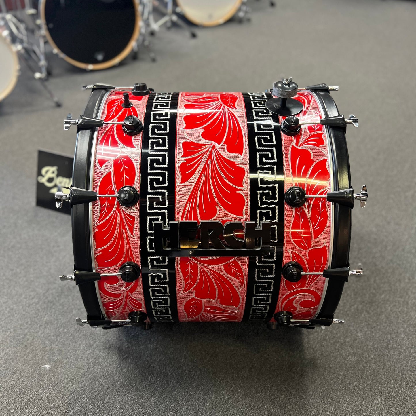 Grosse caisse Tambora Herch Percussion 20x24" en noir anodisé et rouge avec ÉTUI GRATUIT