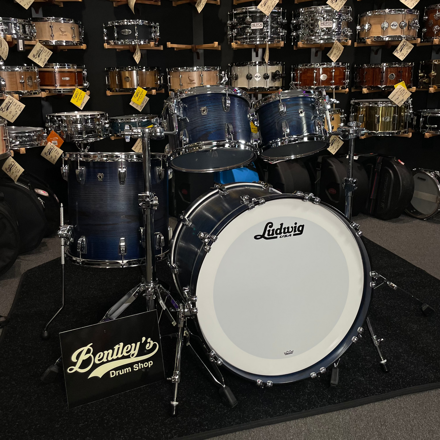 Ludwig Classic Oak Studio 4-Piece 10/12/16/22 Drum Kit Set in Blue Burst Satin Stain