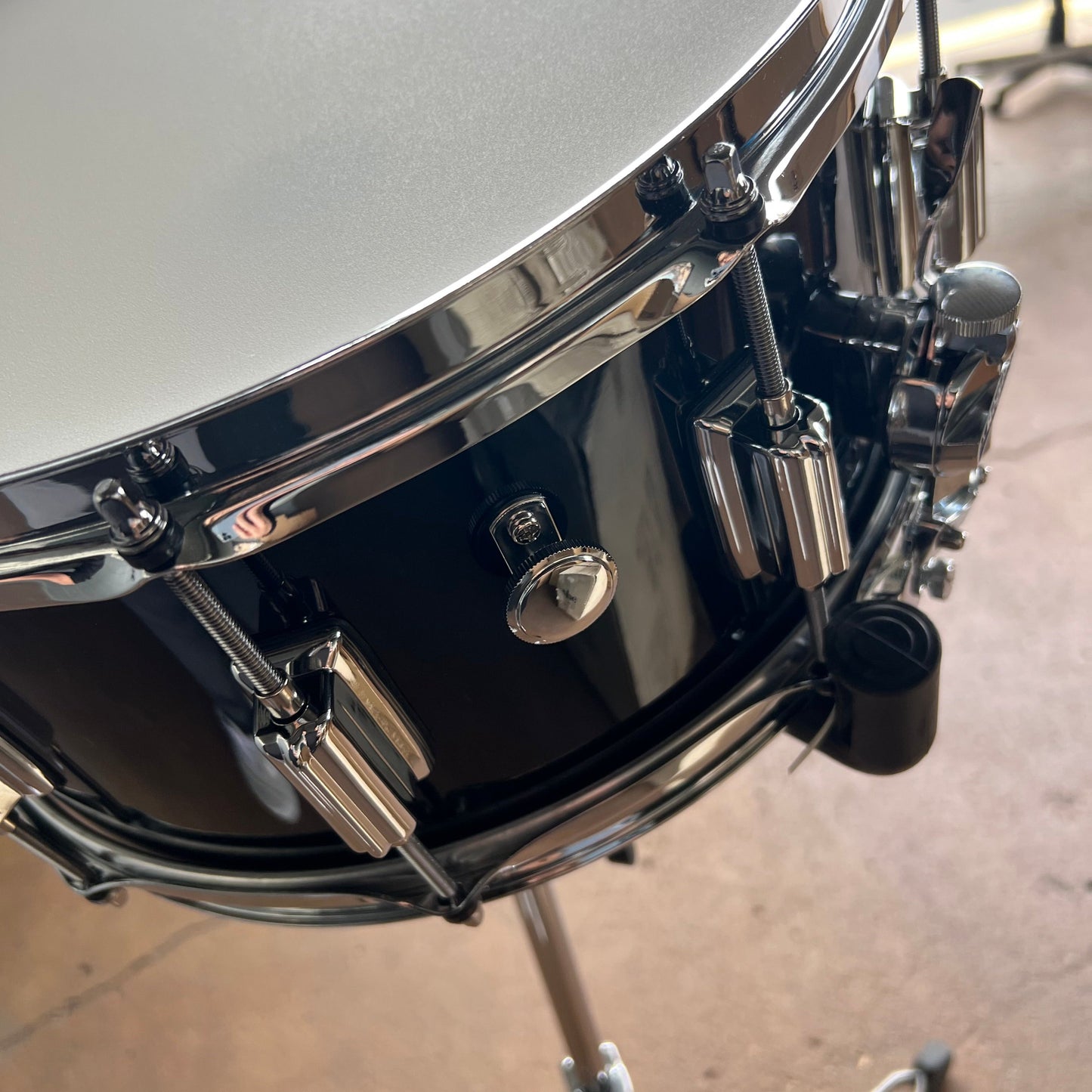 Rogers Dyna-Sonic 6.5x14" Snare Drum in Piano Black Lacquer