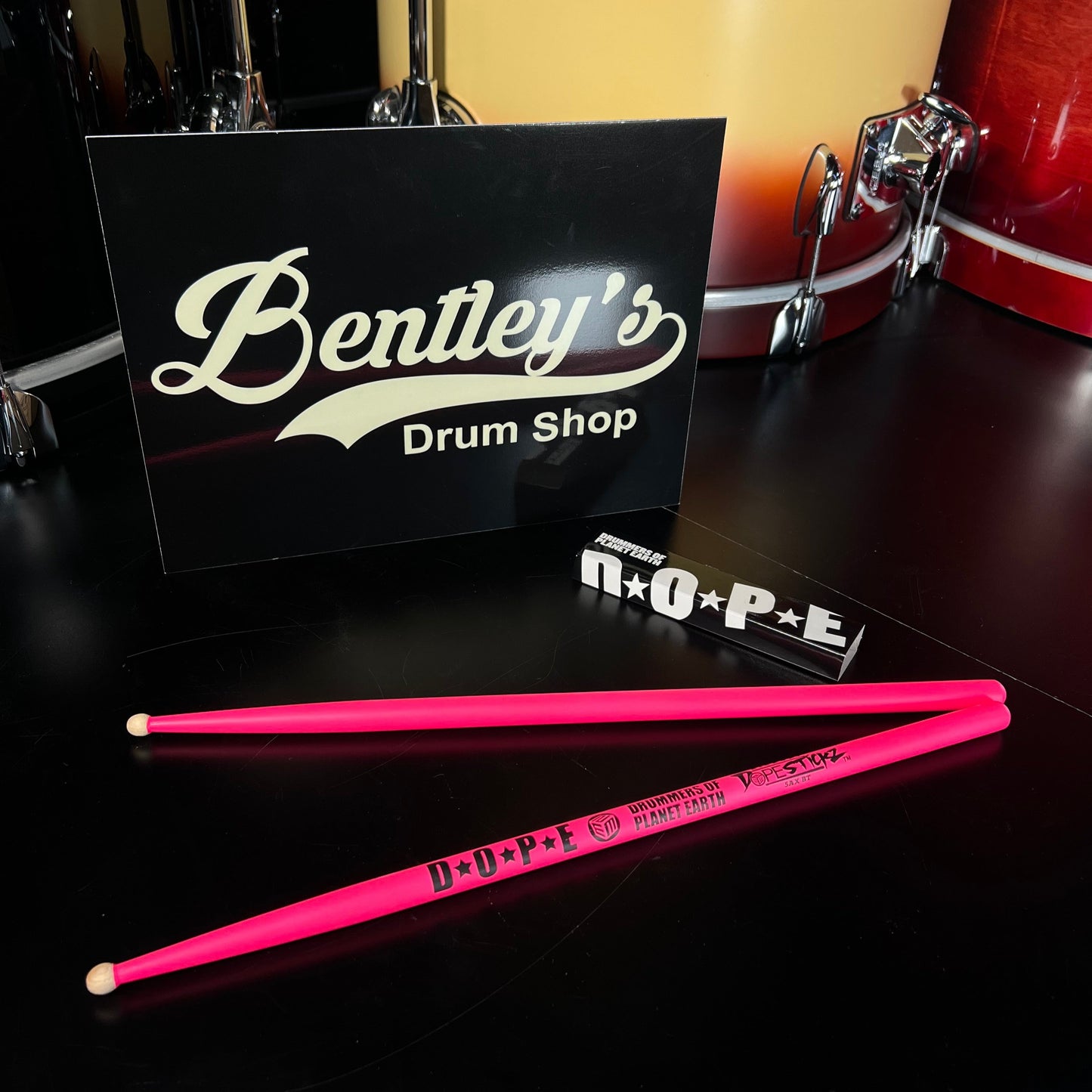 Paire de baguettes de batterie Dope Stickz Neon Pink 5AX BT (pointe sphérique)