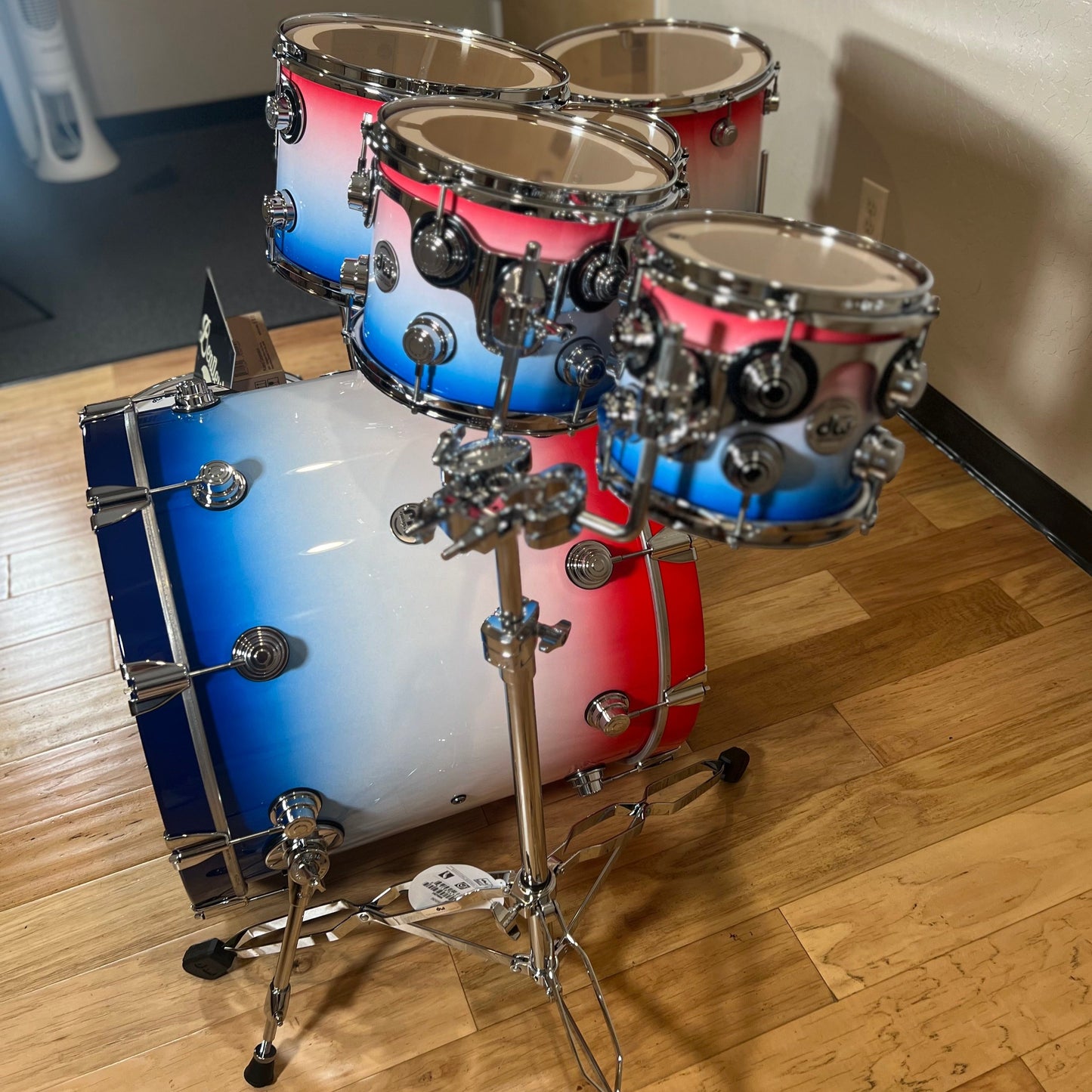 DW Collector's Series 333 Pure Maple 8/10/12/14/16/22" Drum Set Kit w/14" Matching Snare Drum in Red, White & Blue Lacquer Specialty