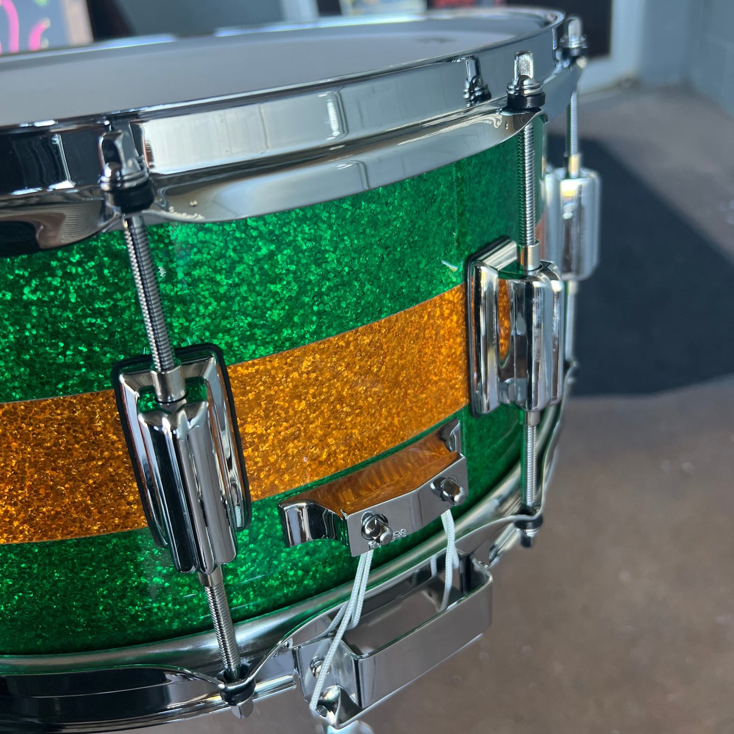 Rogers Dyna-Sonic Beavertail 6.5x14" Snare Drum in Green Sparkle w/ Gold Sparkle Stripe