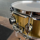 DW DRPM5514SSBP Performance Series 5.5x14" 1mm Polished Brass Snare Drum