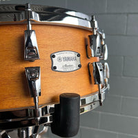 Caisse claire Yamaha AMS-1460VN Absolute Hybrid Maple 6x14" en Vintage Natural *EN STOCK*