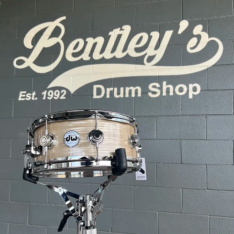 DW Collector's Series 5x13" Standard Maple Snare Drum in Crème Oyster FinishPly w/ Chrome Hardware