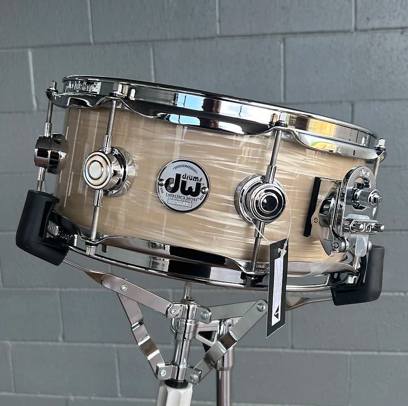 DW Collector's Series 5x13" Standard Maple Snare Drum in Crème Oyster FinishPly w/ Chrome Hardware