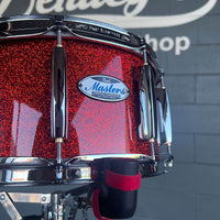 Caisse claire complète Pearl MCT1465S/C346 Masters Maple 6,5 x 14 po en Vermilion Sparkle #346 *EN STOCK*