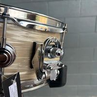 DW Collector's Series 5x13" Standard Maple Snare Drum in Crème Oyster FinishPly w/ Chrome Hardware