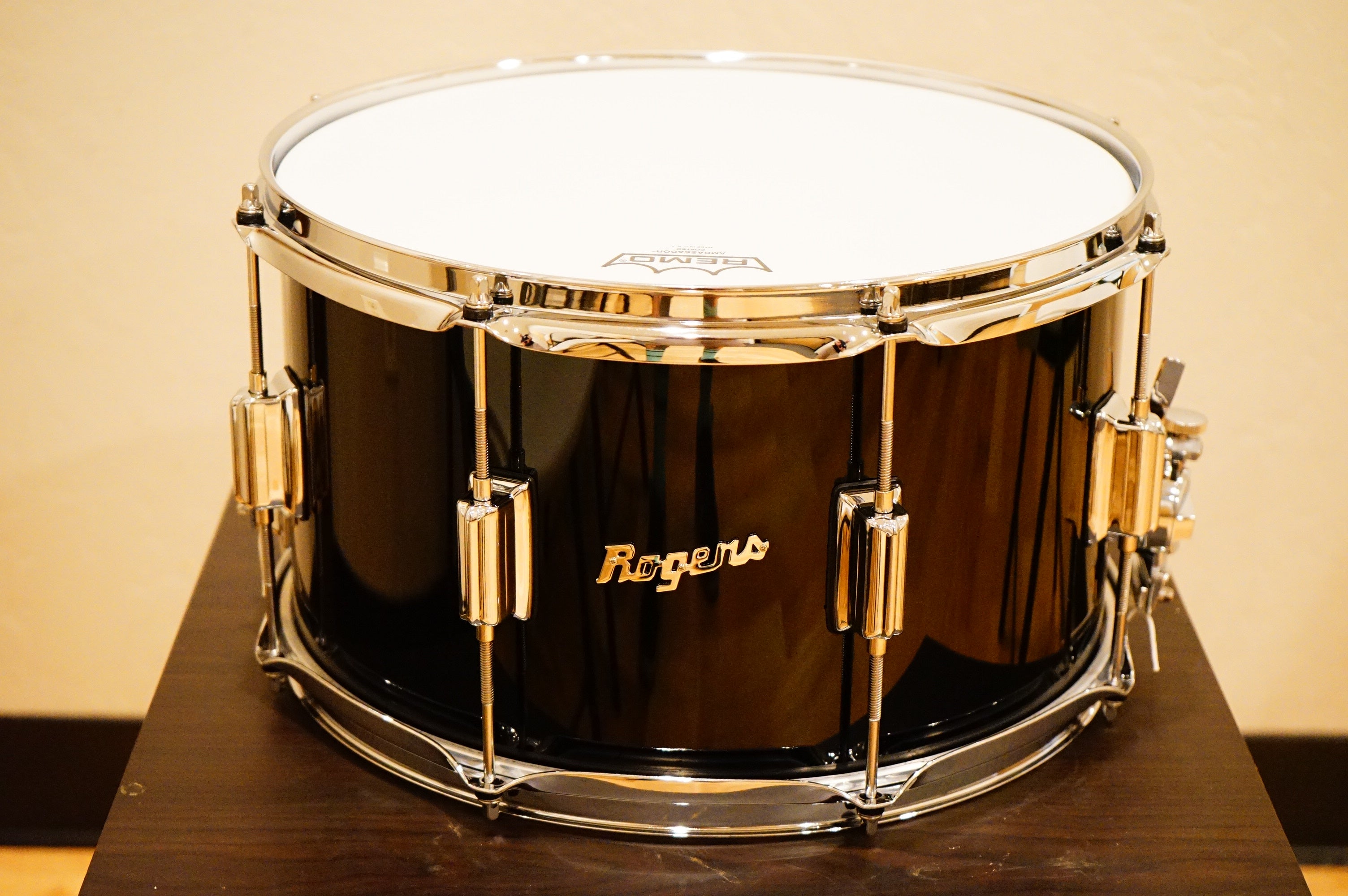 Caisse claire Rogers PowerTone 8x14" en laque noire piano *EN STOCK* 