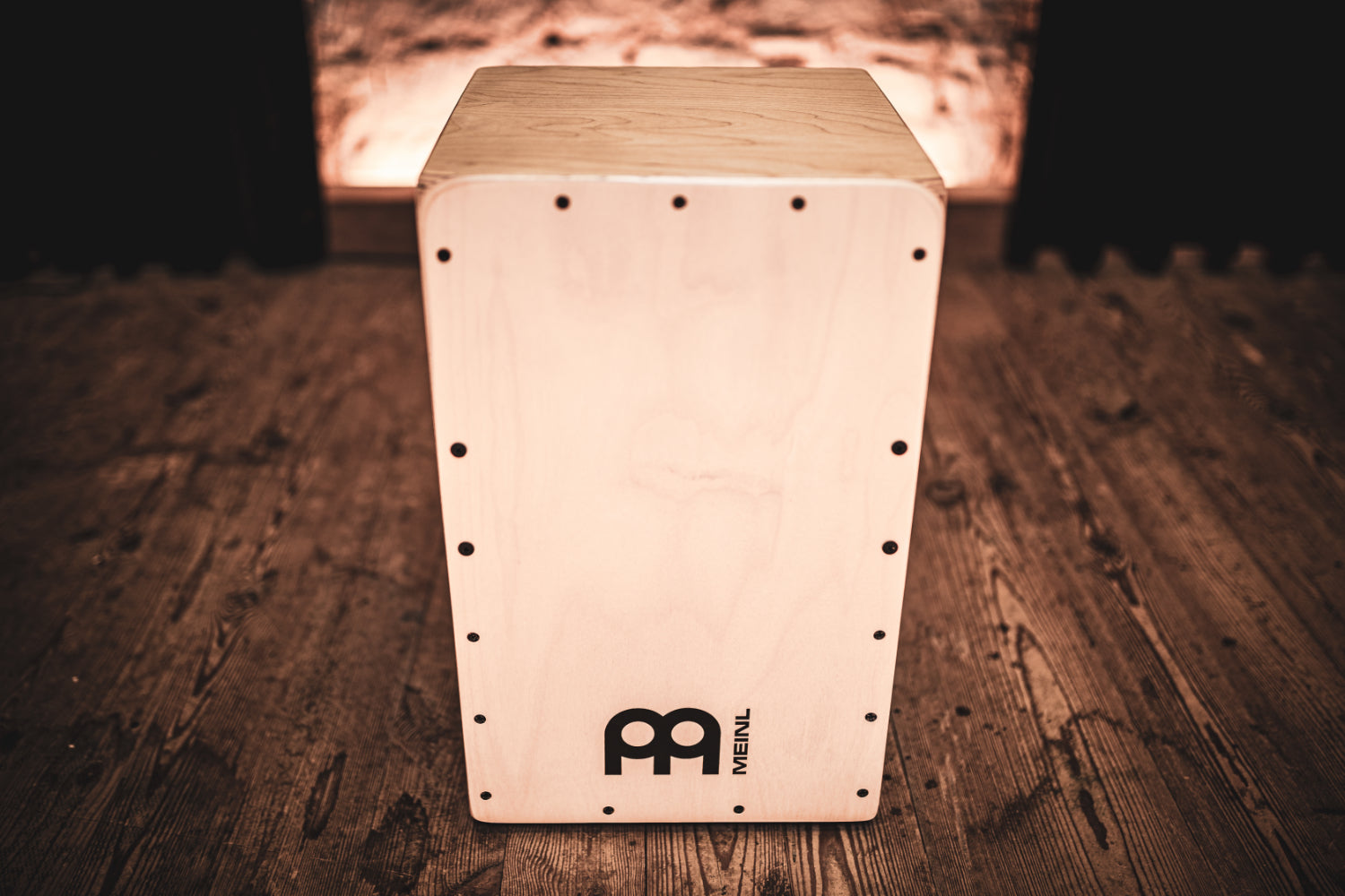 Cajón de la serie Snarecraft con pastilla Meinl Percussion PSC100NT en color natural