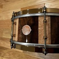 Caisse claire Doc Sweeney 14x5,5 Stave Claro Walnut &amp; Birdseye Maple avec matériel Aztec Gold Tout neuf