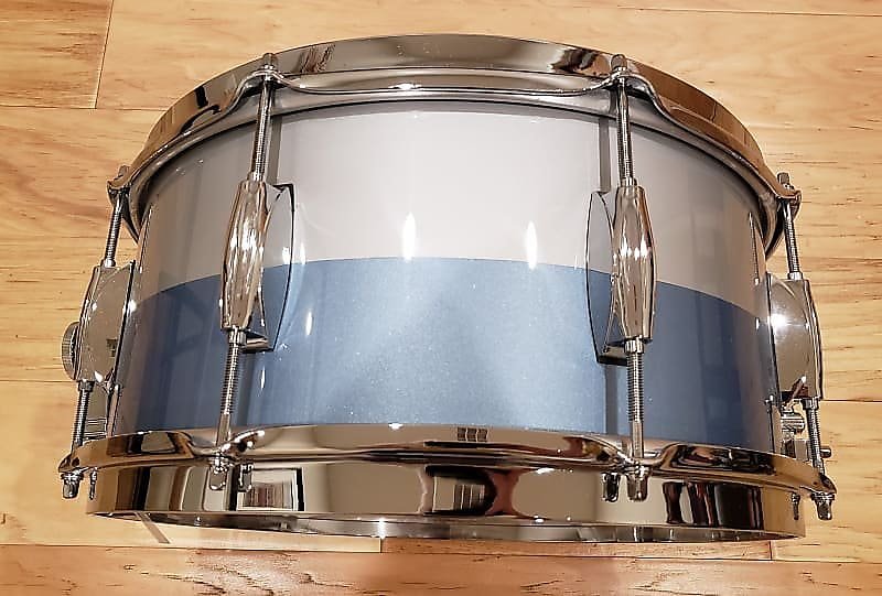 Caisse claire Gretsch Broadkaster 6,5 x 14 pouces en bleu glacier métallisé et argent brume bicolore