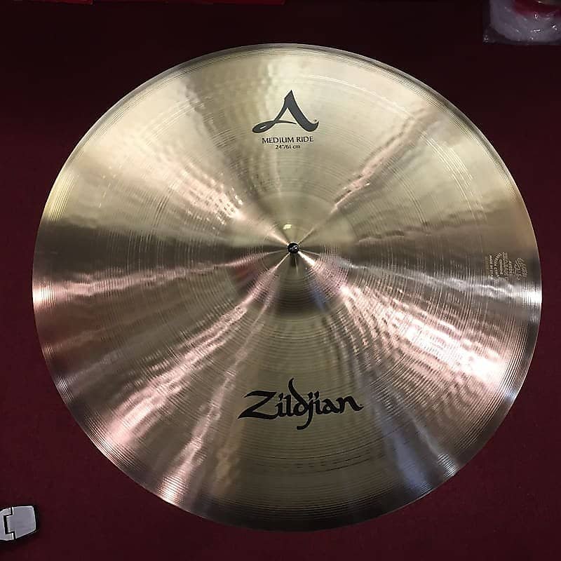 Cymbale Ride Zildjian Medium 24" A0037 avec lien vidéo