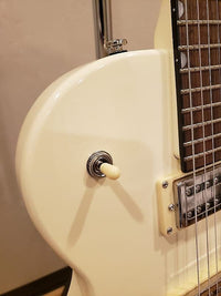 Gretsch G2210 Streamliner Junior Jet Club Solid Body en blanc vintage avec touche en laurier *EN STOCK*