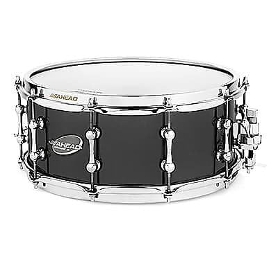 Caisse claire Ahead AS614BBB 6x14" en laiton chromé noir avec cloche de 3 mm et déclencheur TRICK