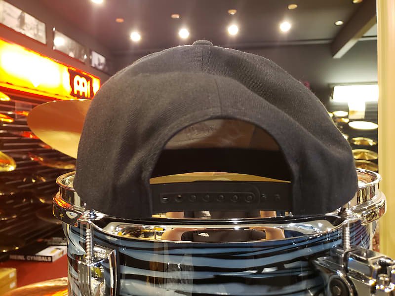 Casquette Snapback en tissu Drum Shop de Bentley, noire avec logo bleu et blanc