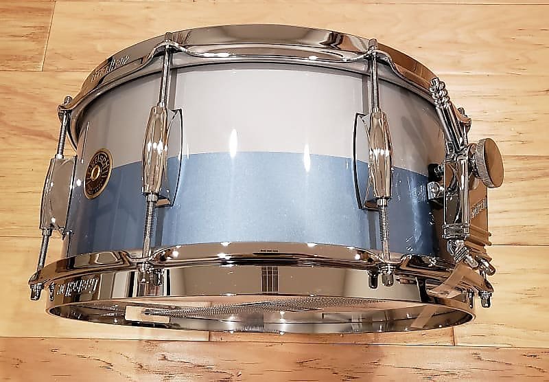 Caisse claire Gretsch Broadkaster 6,5 x 14 pouces en bleu glacier métallisé et argent brume bicolore