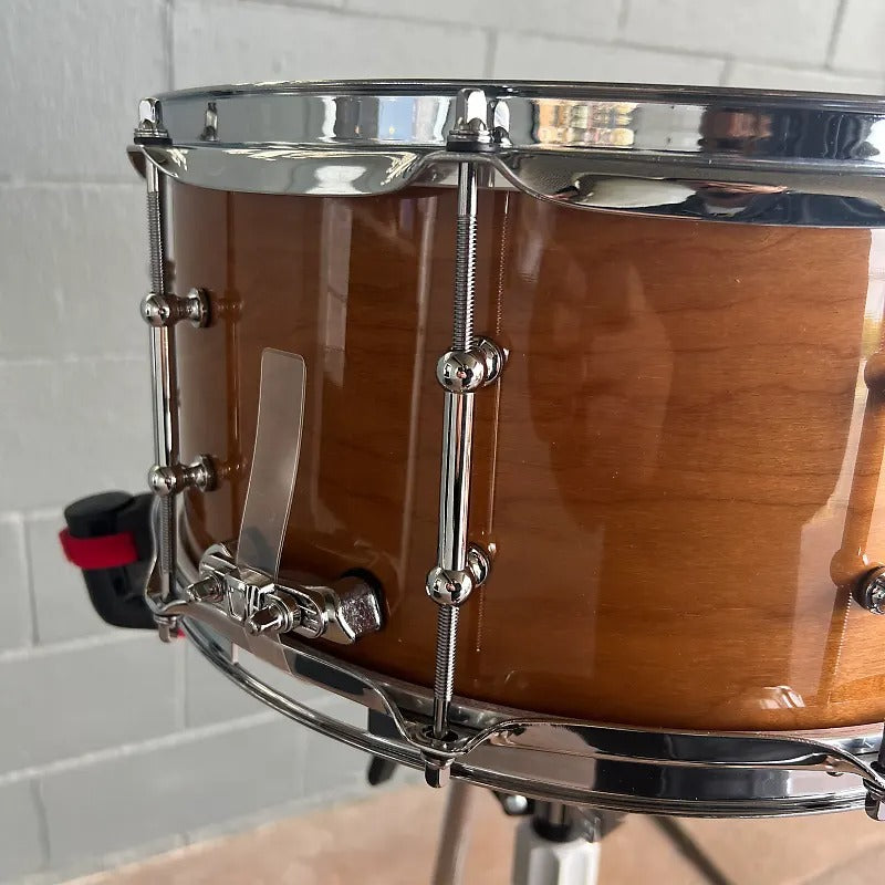 Ludwig LU6514CH Universal Cherry 6.5x14" Snare Drum